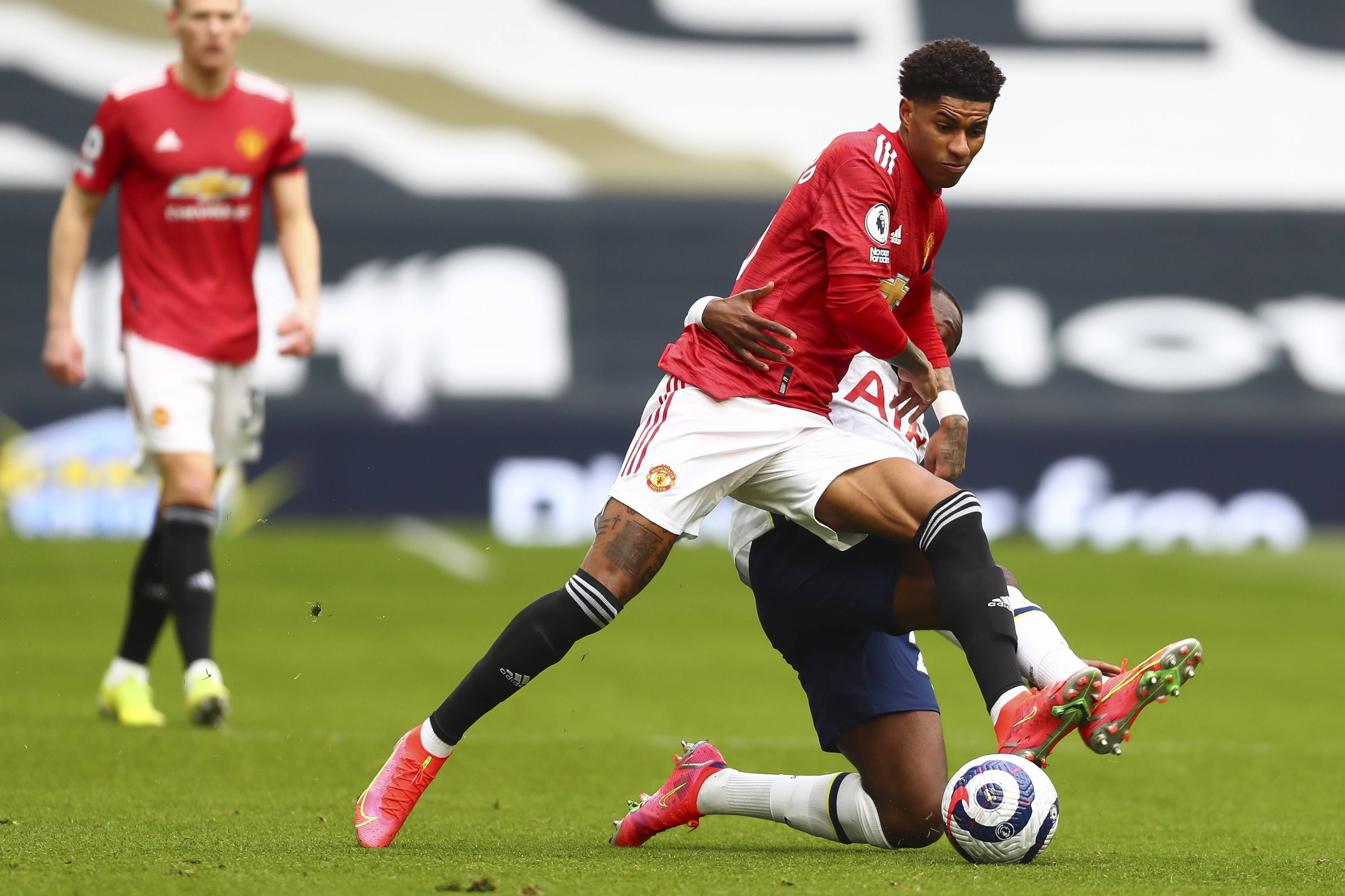 等等，厚衣服先别收~我国中东部多地气温先升后降.